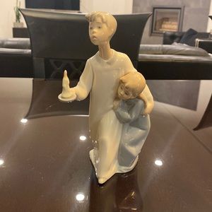 HOST PICK ! ⭐️LLADRO Daisa figurine.
